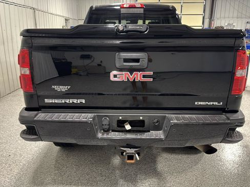 Used 2018 GMC Sierra 2500 Denali w/ Suspension Package, Off-Road AWD/4WD image 6