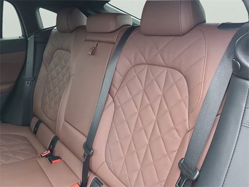 Used 2024 BMW X6 xDrive40i w/ Premium Package image 15