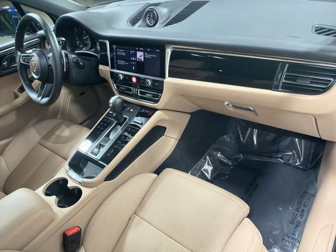 Certified 2026 Porsche Macan AWD/4WD image 15