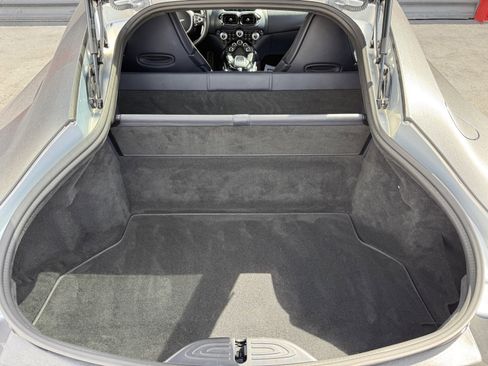 Used 2019 Aston Martin V8 Vantage Coupe image 16