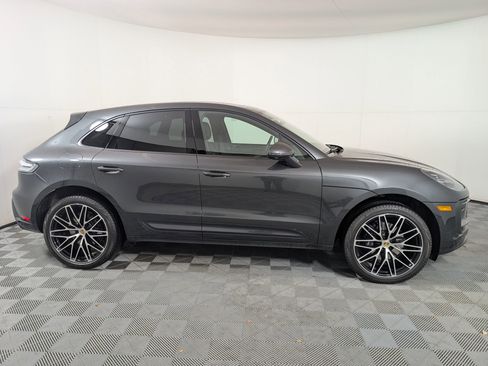 Used 2025 Porsche Macan image 9
