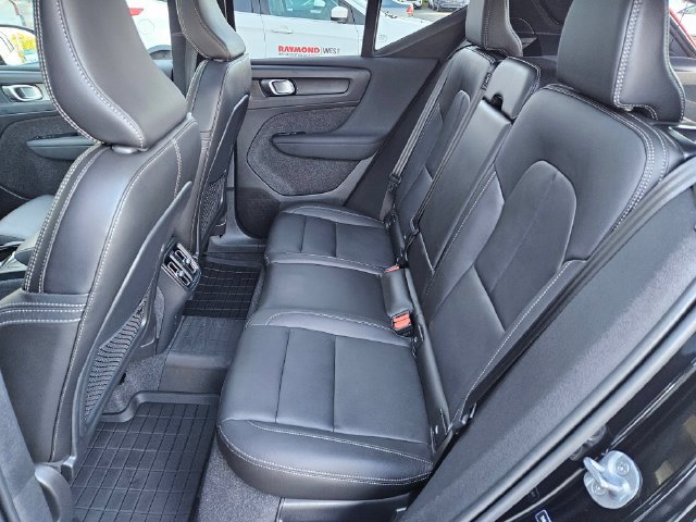 Certified 2024 Volvo XC40 B5 Plus w/ Protection Package Premier AWD/4WD image 14