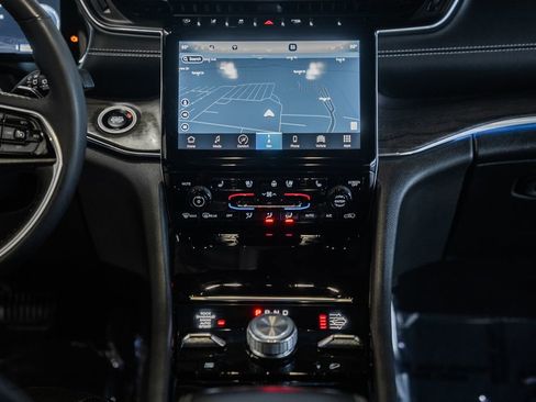 Certified 2023 Jeep Grand Cherokee L Overland AWD/4WD image 28