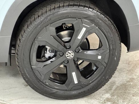 New 2026 Volkswagen Taos SE AWD/4WD image 24