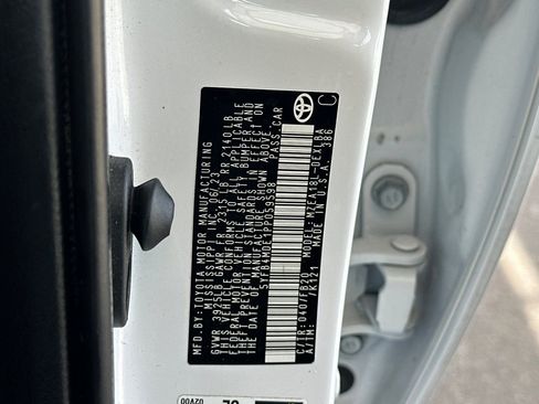 Used 2023 Toyota Corolla LE w/ Carpet Mat Package (TMS) FWD image 28
