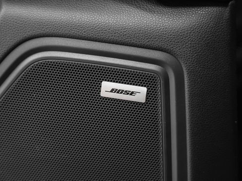 Certified 2021 Porsche Macan AWD/4WD image 36