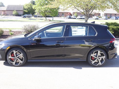 New 2025 Volkswagen GTI SE image 6