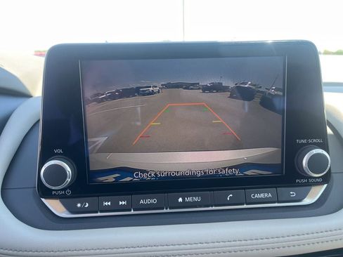 Used 2025 Nissan Rogue SV FWD image 32