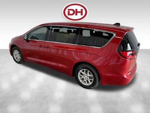 New 2026 Chrysler Pacifica Select image 5