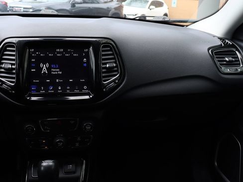 Used 2019 Jeep Compass Latitude FWD image 44