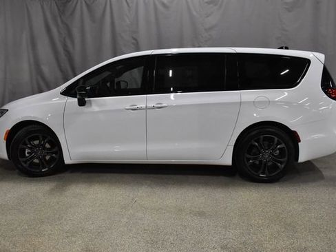 New 2026 Chrysler Pacifica Select image 6