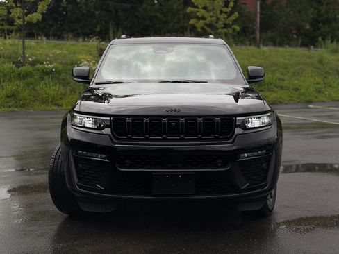 Used 2026 Jeep Grand Cherokee Limited AWD/4WD image 9
