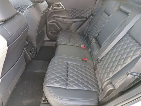 New 2025 Mitsubishi Outlander SEL image 25