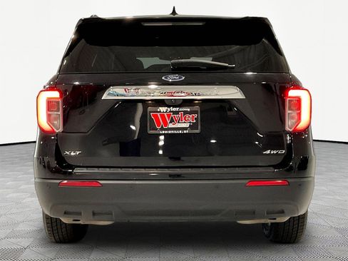 Used 2023 Ford Explorer XLT AWD/4WD image 5