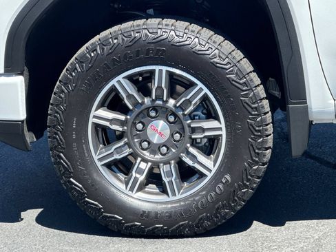 Used 2025 GMC Sierra 1500 AT4 AWD/4WD image 32