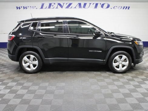 Used 2022 Jeep Compass Latitude w/ Sun and Sound Group AWD/4WD image 2
