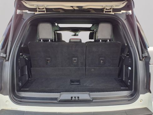 Used 2019 Ford Expedition Limited w/ Equipment Group 303A AWD/4WD image 9