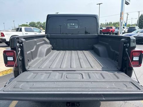 Used 2022 Jeep Gladiator Rubicon w/ LED Lighting Group AWD/4WD image 6