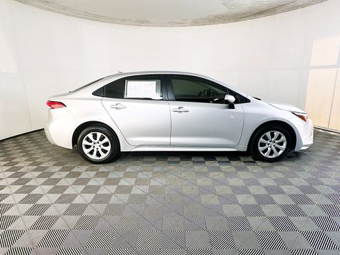 Used 2025 Toyota Corolla LE FWD image 2