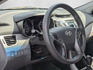 Used 2016 Hyundai Elantra SE w/ Option Group 02 video 3