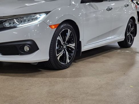 Used 2018 Honda Civic Touring image 17