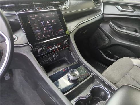 Used 2024 Jeep Grand Cherokee Altitude AWD/4WD image 15