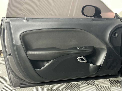 Used 2015 Dodge Challenger SXT RWD image 9