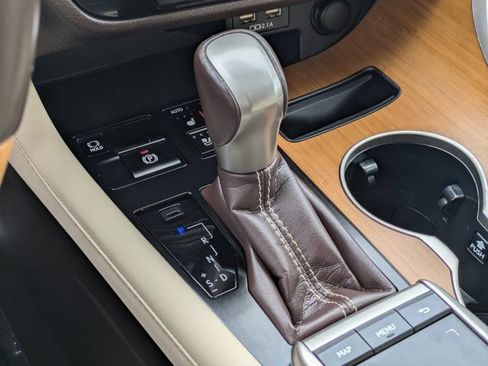 Used 2020 Lexus RX 450h AWD w/ Premium Package image 27