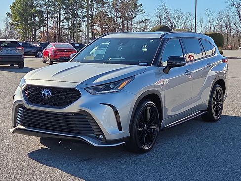 Used 2023 Toyota Highlander XSE image 2