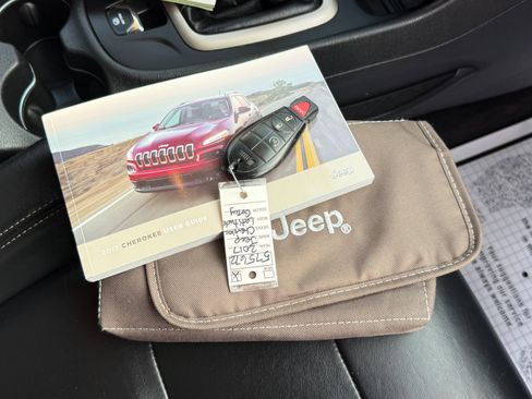 Used 2017 Jeep Cherokee Latitude w/ True North Edition image 56