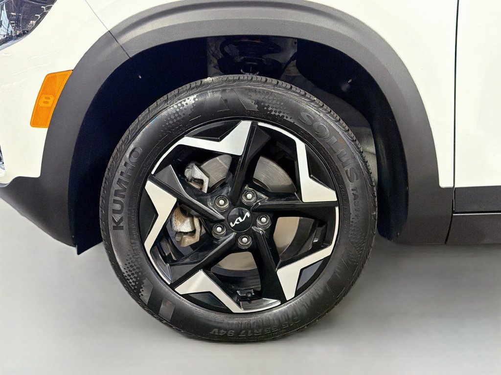 Used 2025 Kia Seltos S AWD/4WD image 32