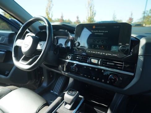 Used 2023 Nissan Pathfinder SL image 32