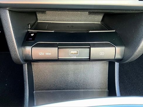 Used 2022 Kia Niro EX image 16