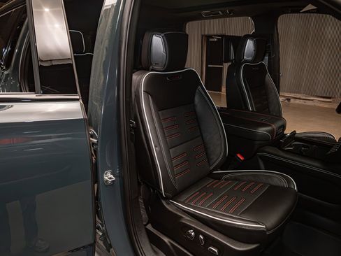Used 2025 GMC Yukon AT4 Ultimate w/ LPO, Illumination Package AWD/4WD image 29