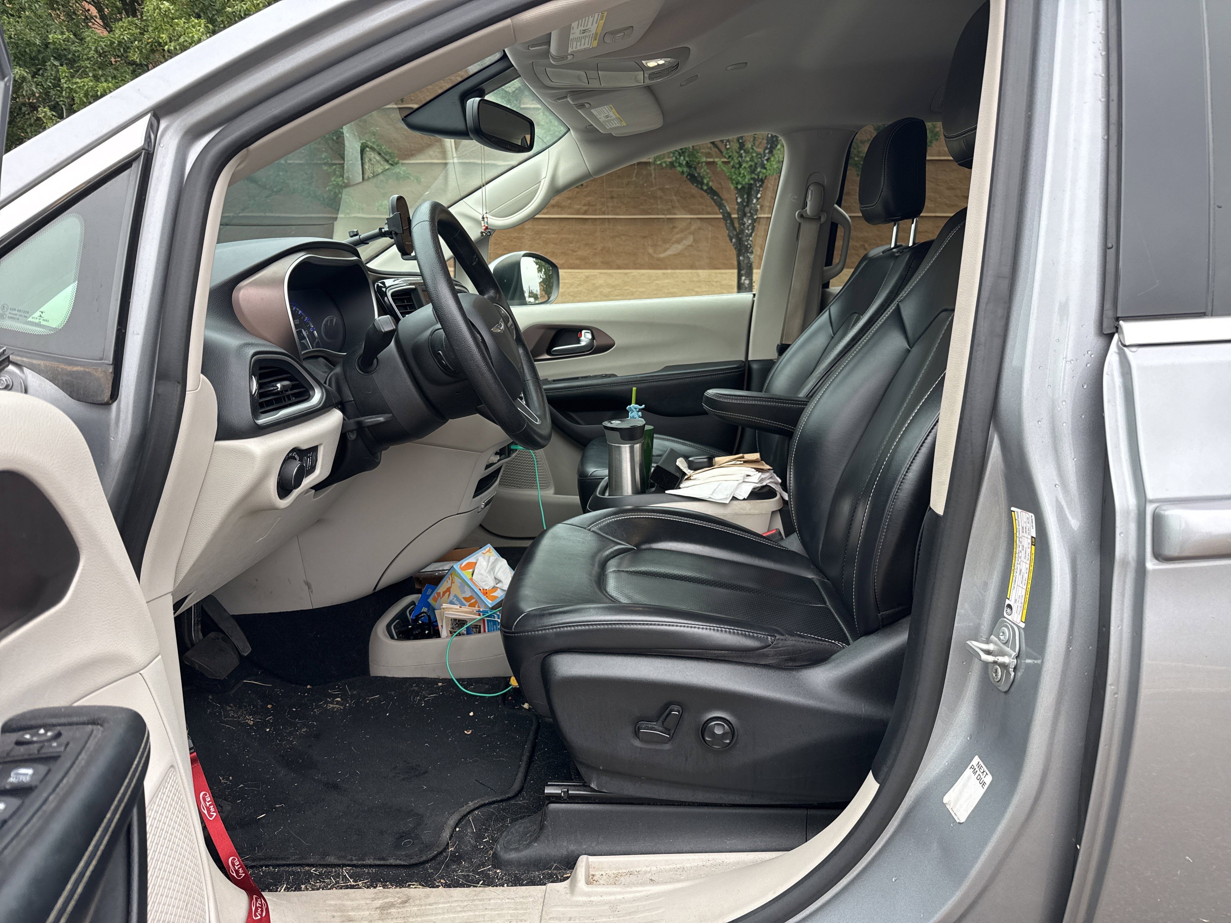 Used 2020 Chrysler Voyager Lxi FWD image 4