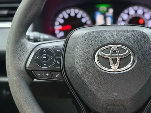 Used 2020 Toyota RAV4 XLE image 32