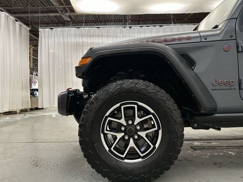 Used 2024 Jeep Wrangler Unlimited Rubicon AWD/4WD image 21