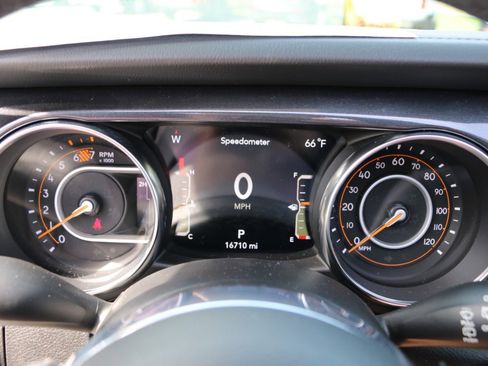 Used 2023 Jeep Wrangler Unlimited Sahara image 28