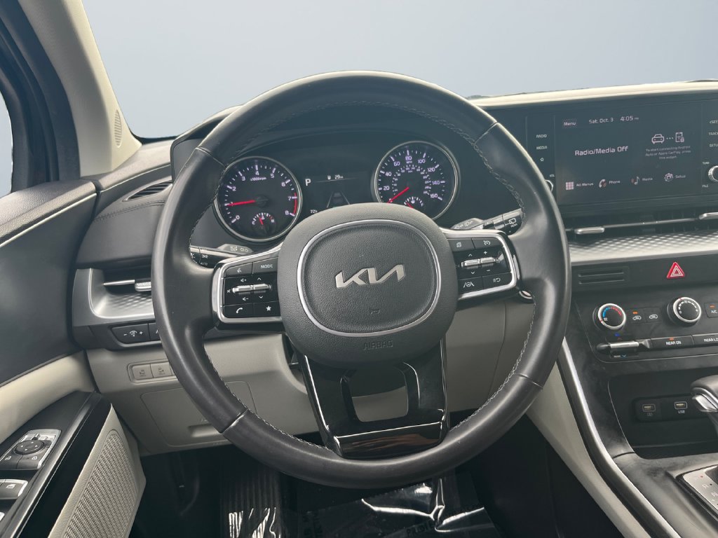 Used 2024 Kia Carnival LX FWD image 12