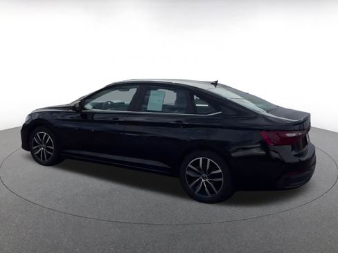 Used 2025 Volkswagen Jetta SE image 17