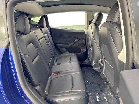 Used 2022 Tesla Model Y Long Range image 39
