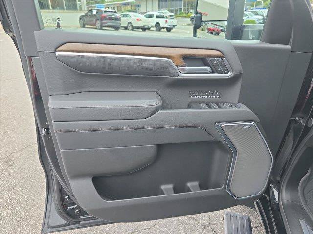 Used 2026 Chevrolet Silverado 1500 High Country w/ High Country Premium Package AWD/4WD image 18