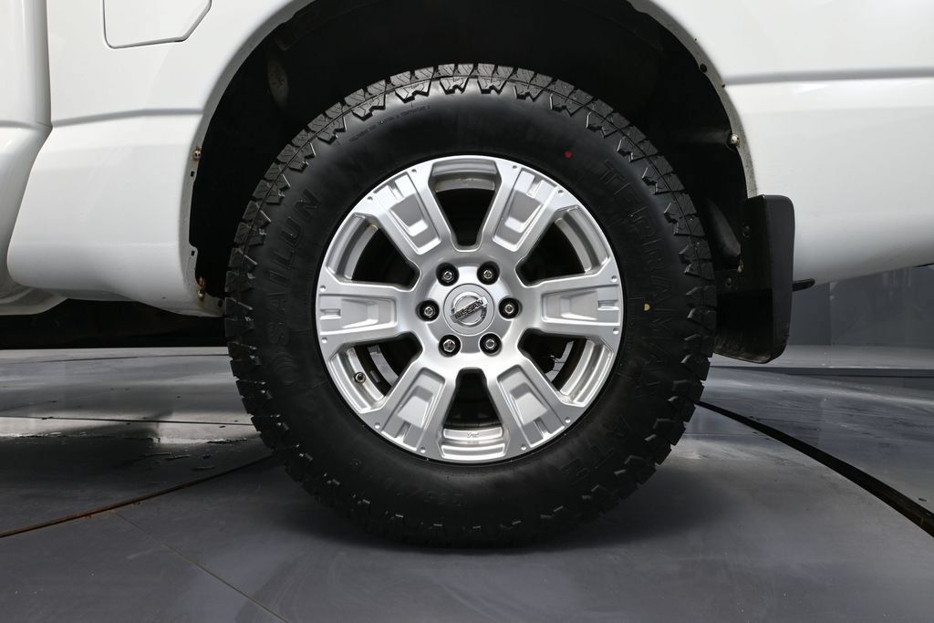 Used 2018 Nissan Titan SV AWD/4WD image 9