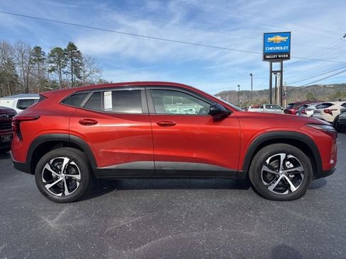 Used 2024 Chevrolet Trax RS w/ Driver Confidence Package image 3