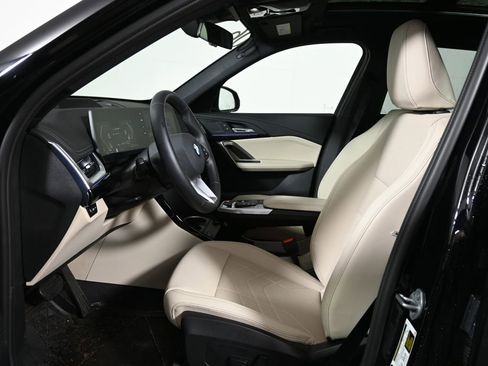 Used 2025 BMW X1 xDrive28i w/ Technology Package image 3