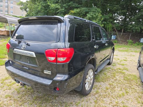 Used 2017 Toyota Sequoia Platinum AWD/4WD image 2