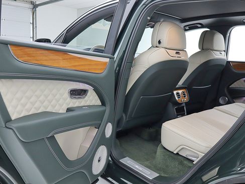 Certified 2023 Bentley Bentayga AWD/4WD image 40