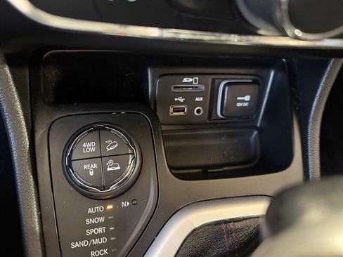 Used 2014 Jeep Cherokee Trailhawk w/ Leather Interior Group AWD/4WD image 20