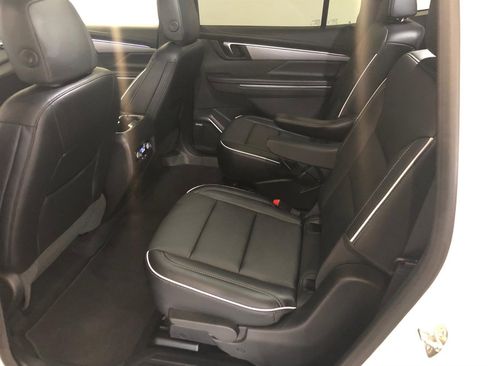 Used 2025 Buick Enclave Preferred image 9