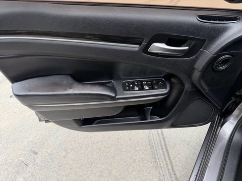 Used 2015 Chrysler 300 Limited RWD image 23